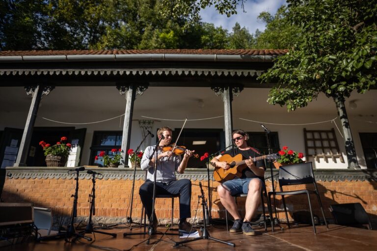 Az ír sziget morzsái – Sylvain Pourtier & Császár Róbert